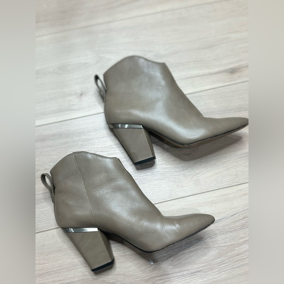 1. State booties taupe beige tan 7.5 perfect for fall - Picture 2 of 10